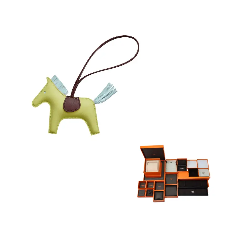 HERMES Кожаный подвес Hermès Rodéo унисекс зеленый
HERMES Кожаный подвес Hermès Rodéo унисекс зеленый