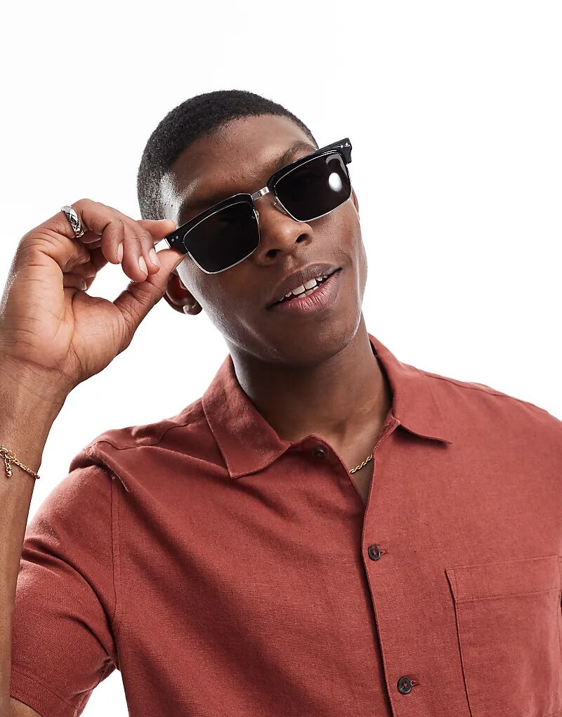 Солнцезащитные очки ASOS DESIGN в стиле ретро с черными дымчатыми линзами и черно-серебристой оправой
Солнцезащитные очки ASOS DESIGN в стиле ретро с черными дымчатыми линзами и черно-серебристой оправой