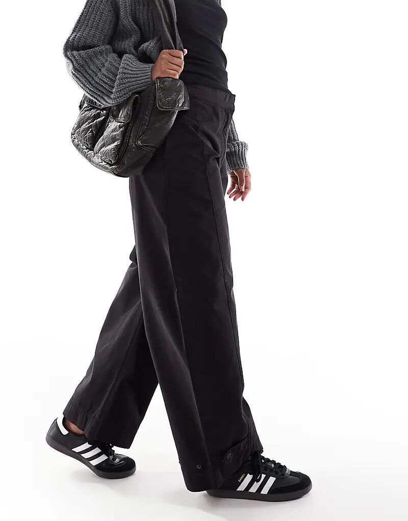 Свободные брюки с хлястиком черного цвета ASOS DESIGN
Свободные брюки с хлястиком черного цвета ASOS DESIGN