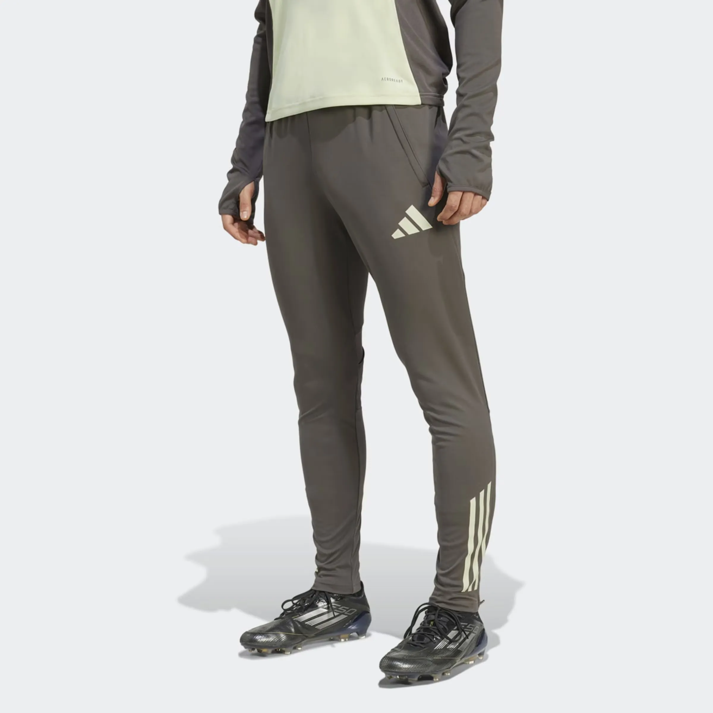 Штаны для тренировок мужские Real Madrid CF 2025-2026 Tiro 25 Competition Adidas, серый
Штаны для тренировок мужские Real Madrid CF 2025-2026 Tiro 25 Competition Adidas, серый