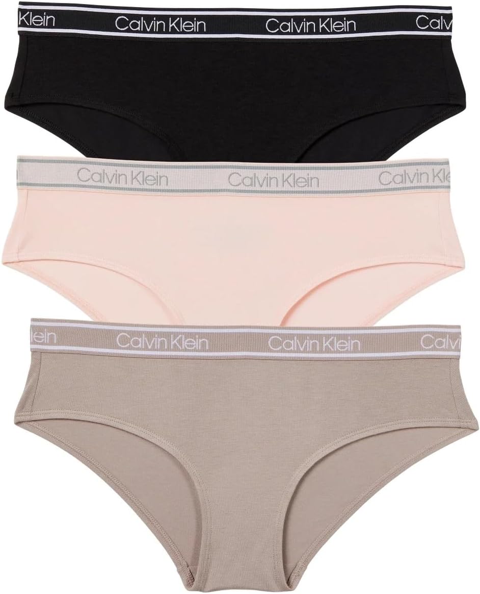 Комплект из 3 женских трусов-хипстеров Calvin Klein Stretch, Black/Nymph Multi
Комплект из 3 женских трусов-хипстеров Calvin Klein Stretch, Black/Nymph Multi