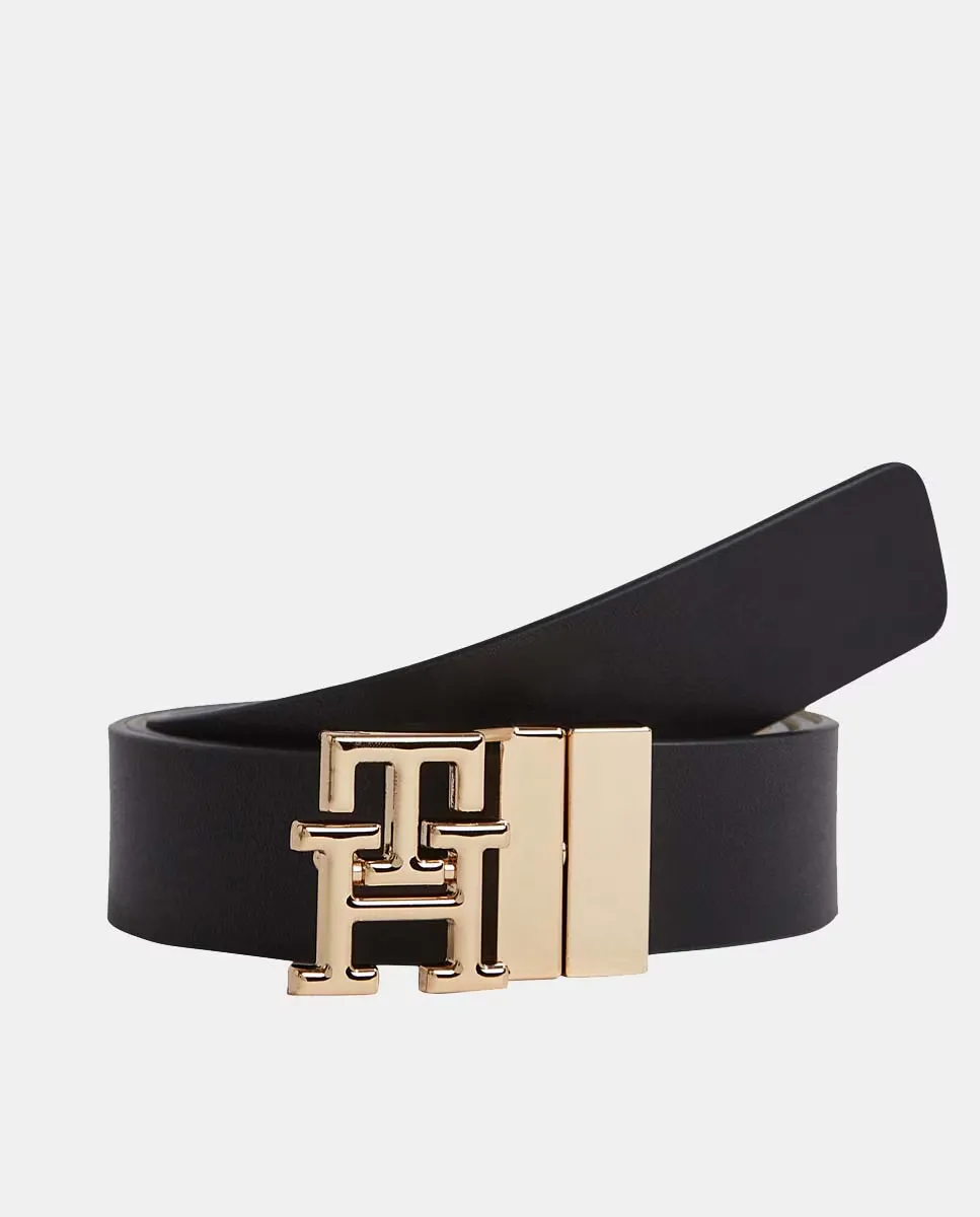 Женский реверсивный кожаный ремень Tommy Hilfiger в цветах черный и бежевый
Женский реверсивный кожаный ремень Tommy Hilfiger в цветах черный и бежевый