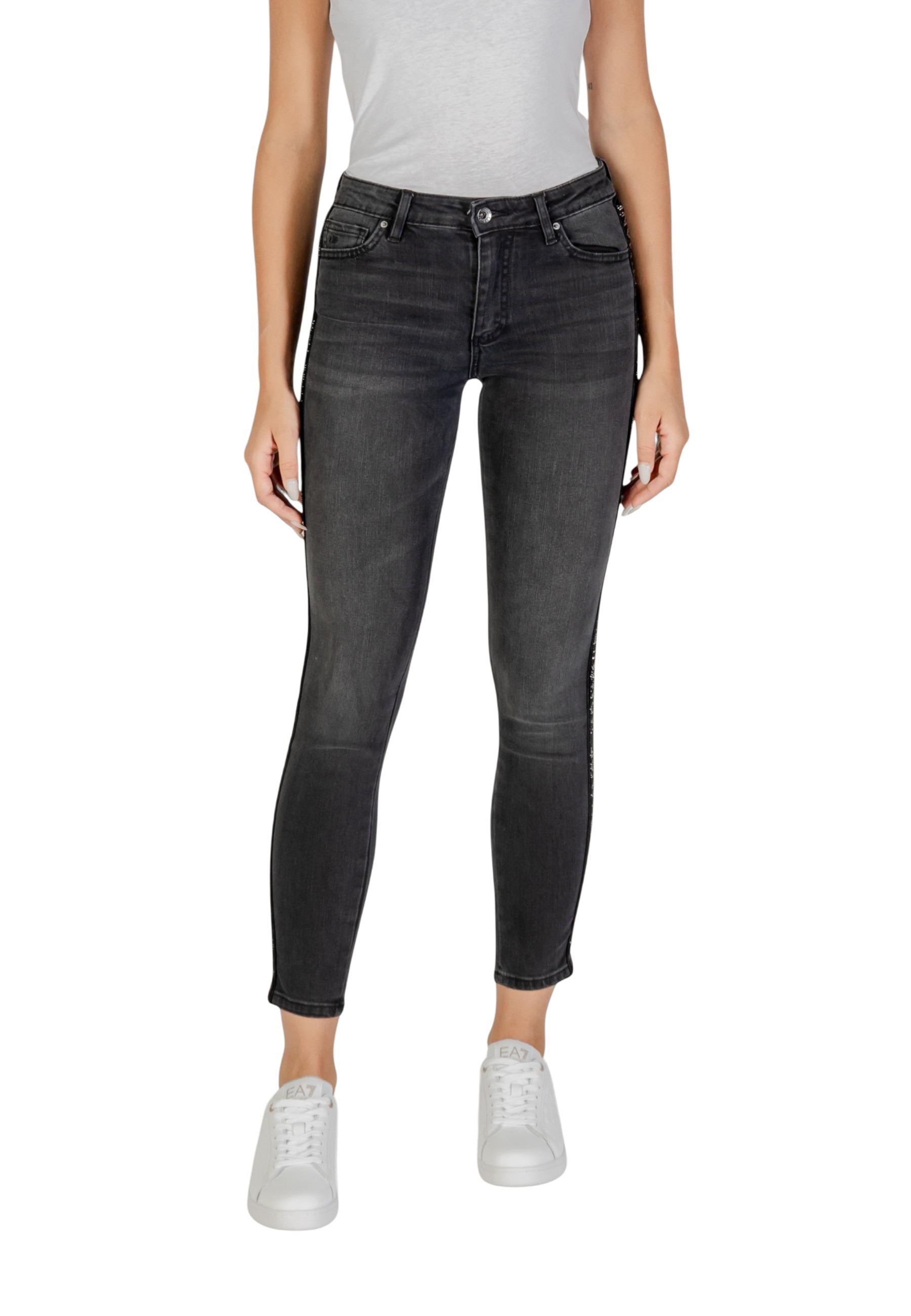 Джинсы Armani Exchange, черный
Джинсы Armani Exchange, черный