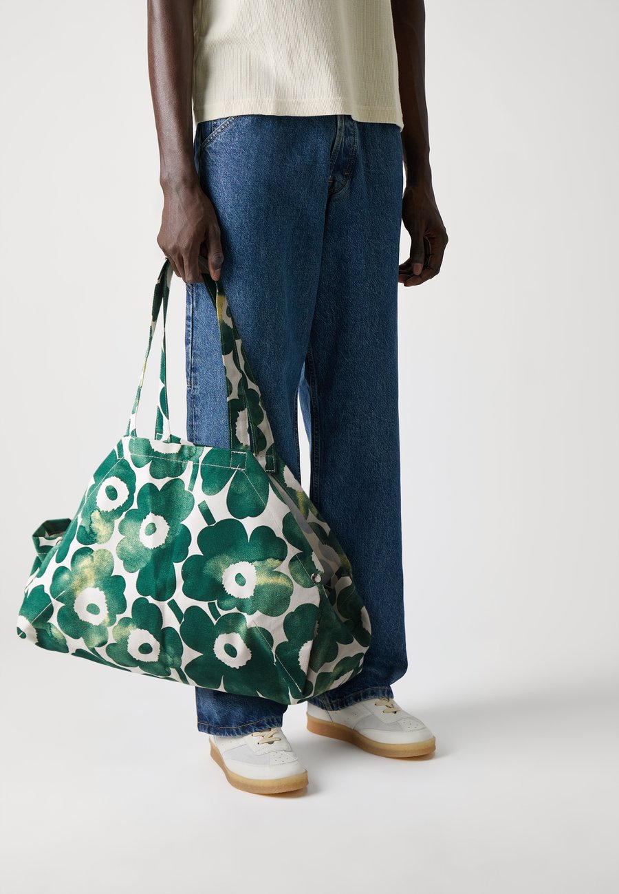 Сумка-шоппер Marimekko UNIKKO HARVESTING BAG UNISEX, Junebug/French Vanilla/Multi-Coloured
Сумка-шоппер Marimekko UNIKKO HARVESTING BAG UNISEX, Junebug/French Vanilla/Multi-Coloured