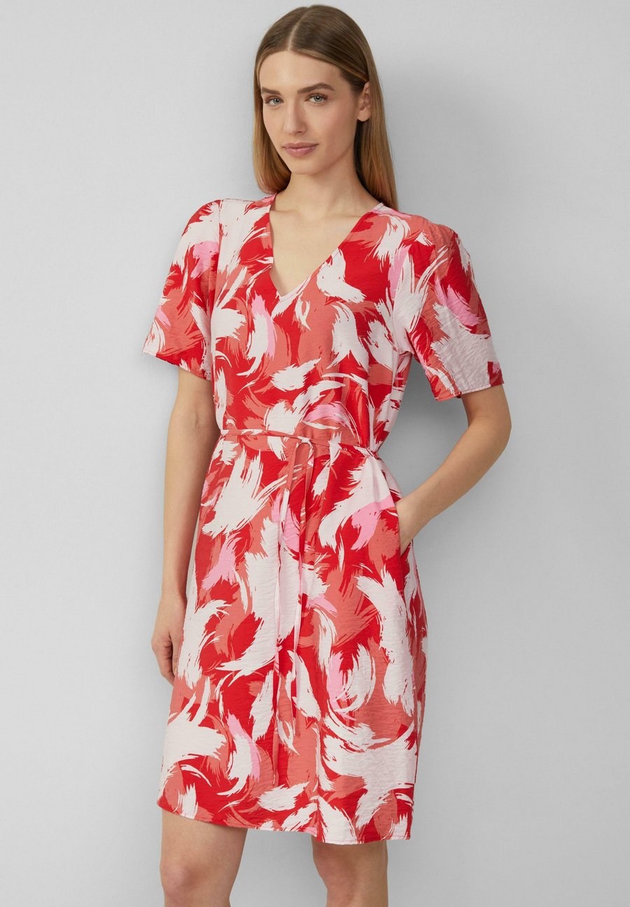 Платье s.Oliver LEICHTES MIX MIT PUFFÄRMELN, Preiselbeere/Light Red
Платье s.Oliver LEICHTES MIX MIT PUFFÄRMELN, Preiselbeere/Light Red