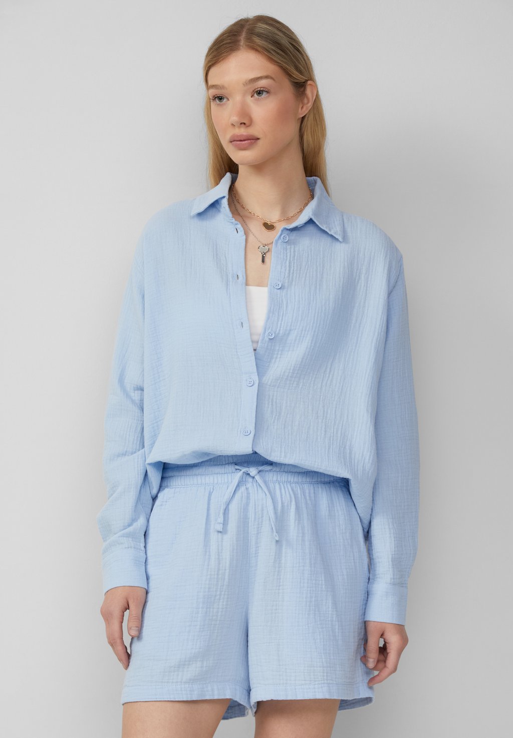 Блузка на пуговицах QS, светло-голубой
Блузка на пуговицах QS, светло-голубой