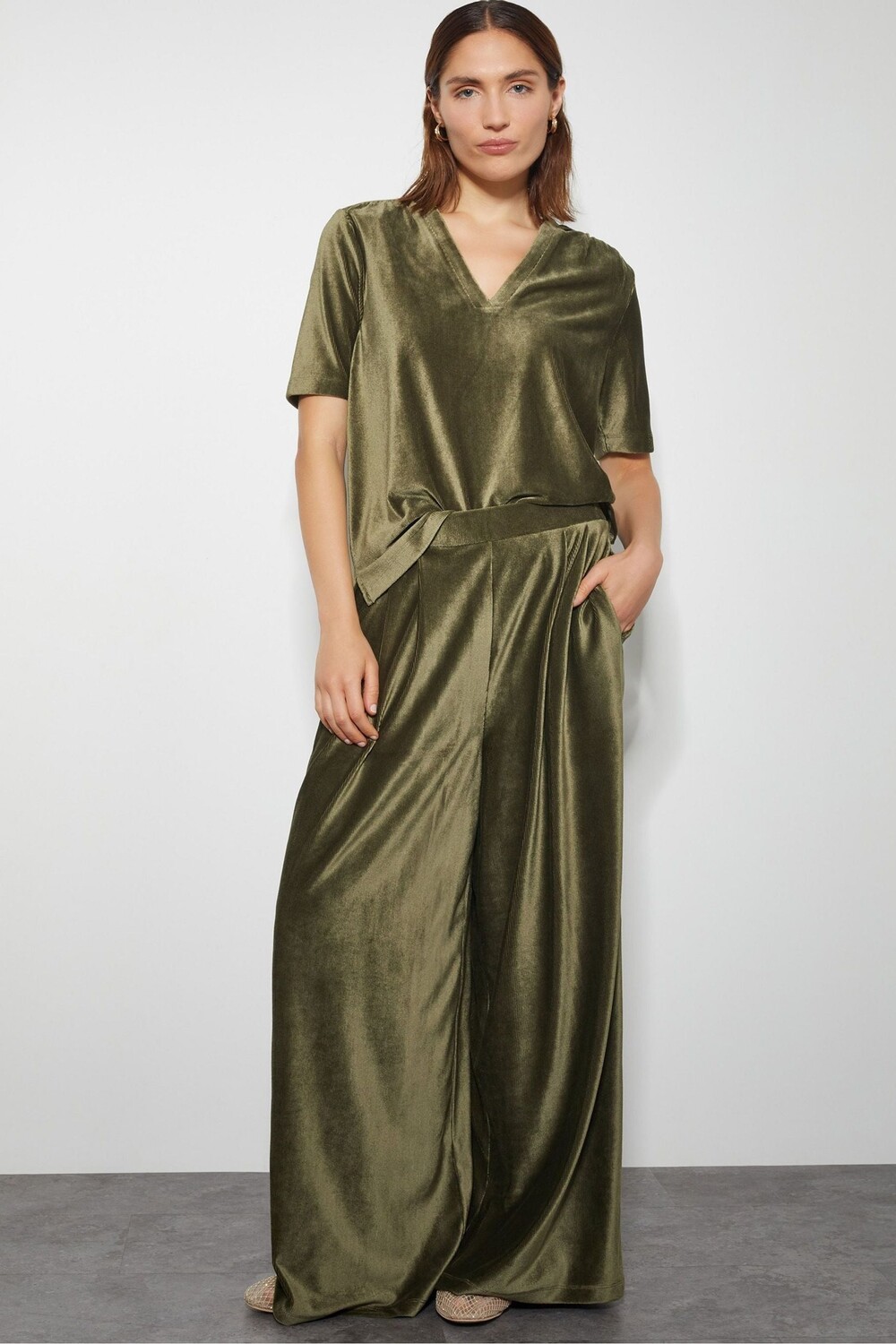 Широкие брюки из велюра Shay rib Monsoon, зеленый
Широкие брюки из велюра Shay rib Monsoon, зеленый