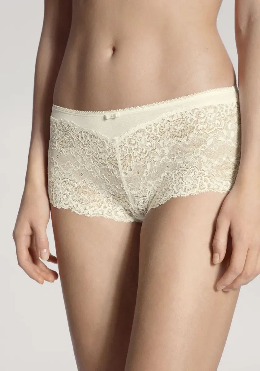 Трусики CALIDA "Sensual Secrets", нежное, слегка прозрачное кружево, кремовый
Трусики CALIDA "Sensual Secrets", нежное, слегка прозрачное кружево, кремовый