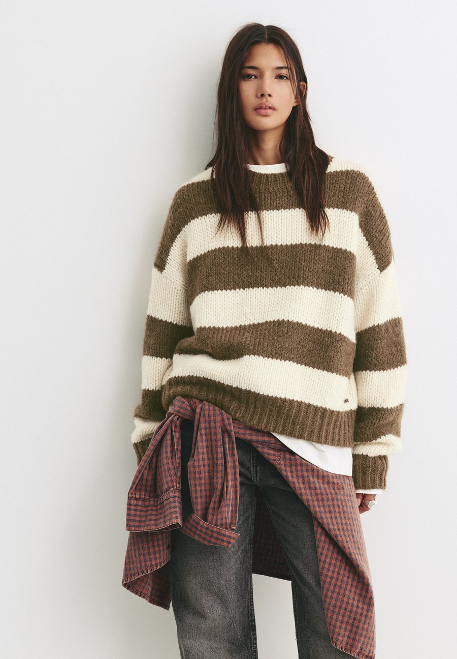 Джемпер PULL&BEAR Jumper, Brown
Джемпер PULL&BEAR Jumper, Brown