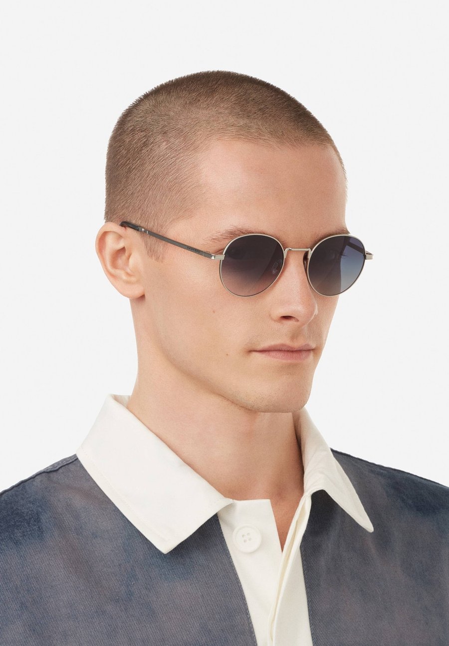 Солнцезащитные очки Hawkers MOMA, Grey
Солнцезащитные очки Hawkers MOMA, Grey
