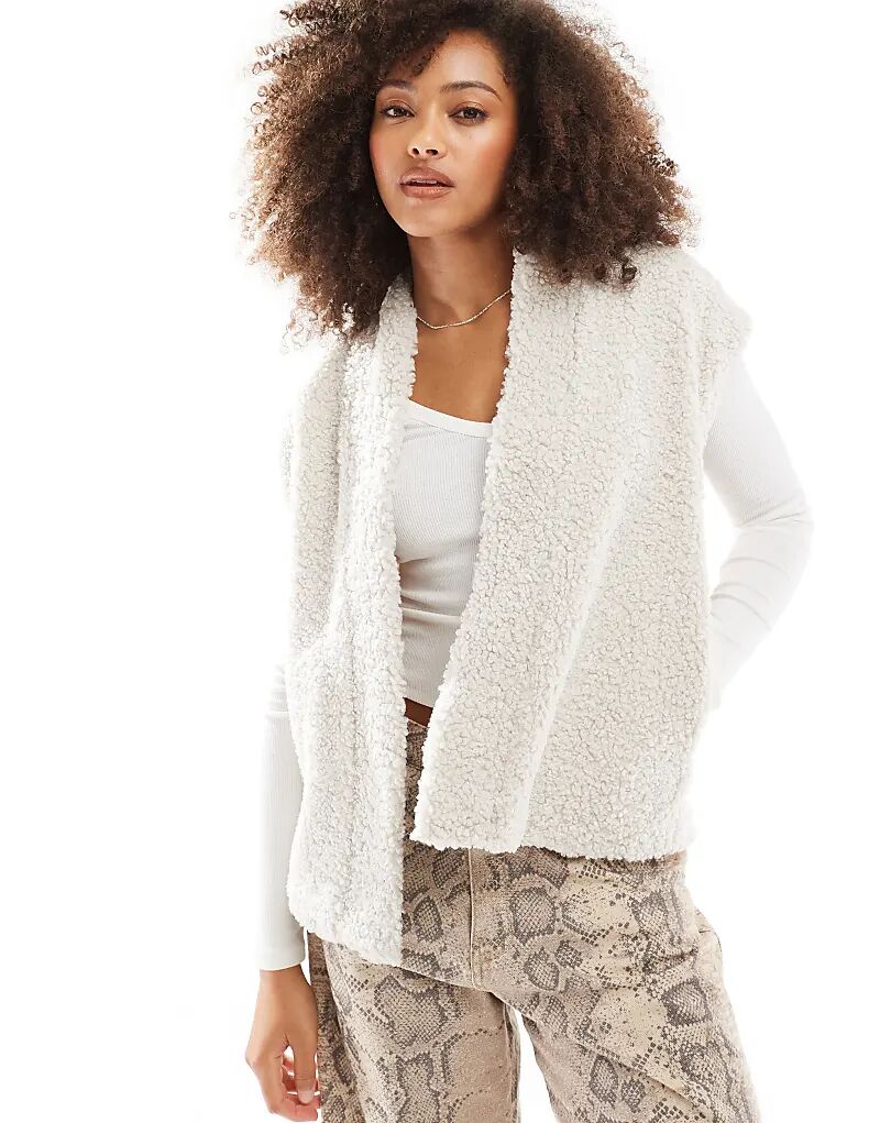 Топ борг кремового цвета ONLY
Топ борг кремового цвета ONLY