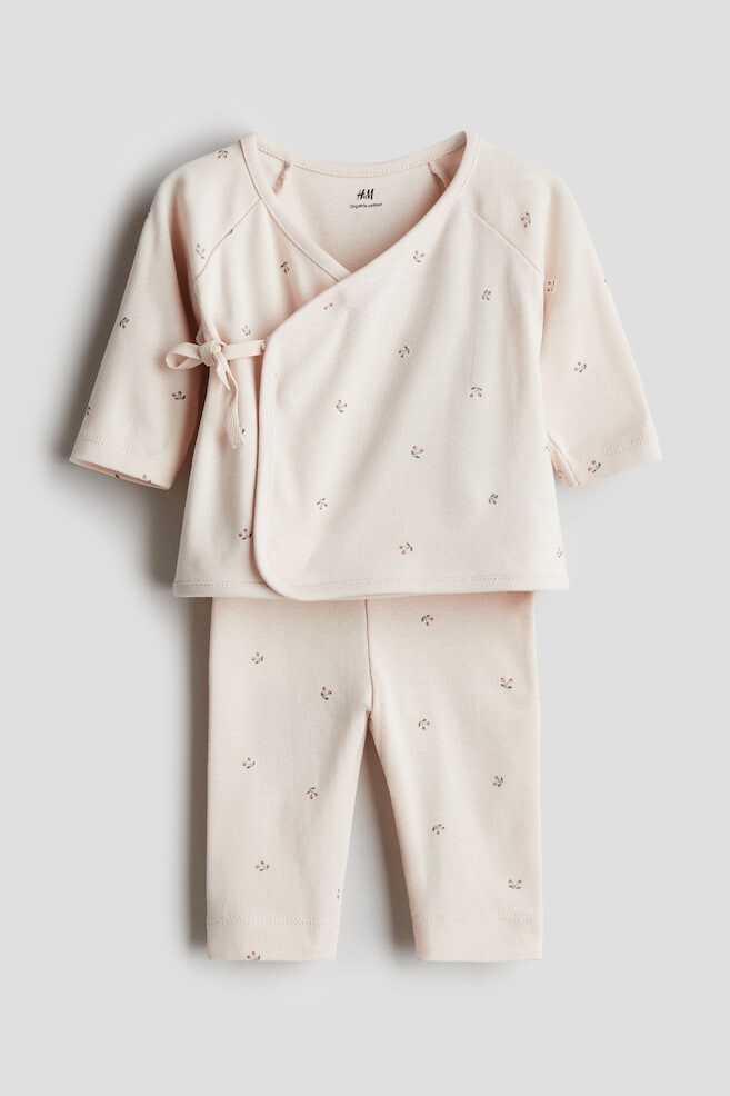 Комплект из двух предметов: рубашка с запахом и леггинсы H&M, розовый
Комплект из двух предметов: рубашка с запахом и леггинсы H&M, розовый