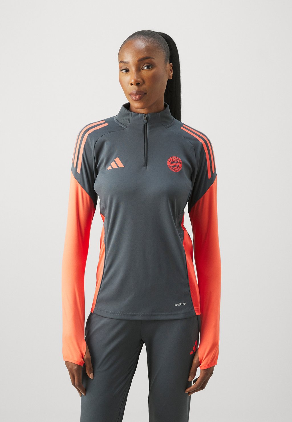 Футболка с длинным рукавом FC BAYERN TRAINING WOMEN Adidas Performance, темно-серый 
Футболка с длинным рукавом FC BAYERN TRAINING WOMEN Adidas Performance, темно-серый