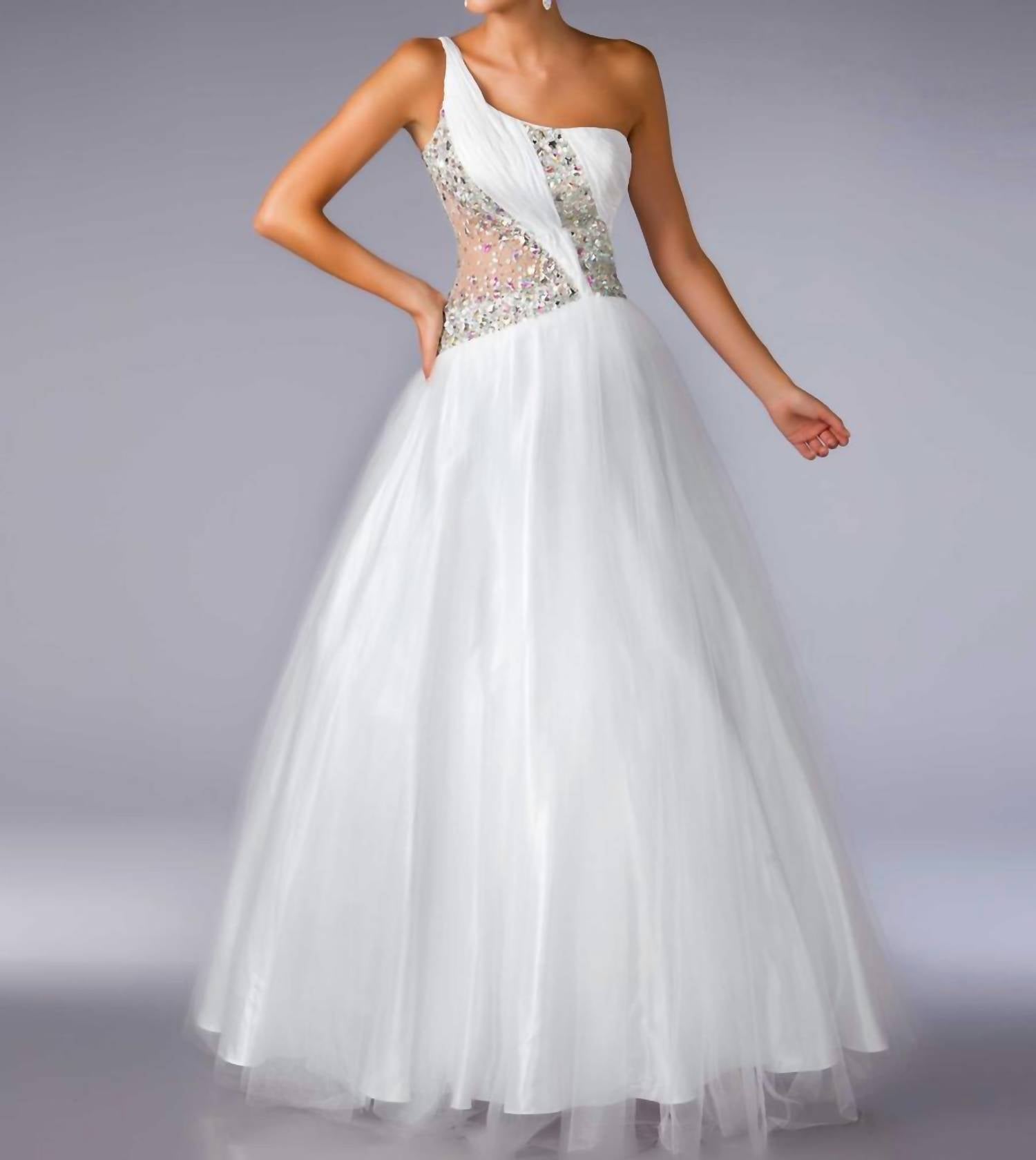 Платье на одно плечо с бисером белого цвета Mac Duggal
Платье на одно плечо с бисером белого цвета Mac Duggal