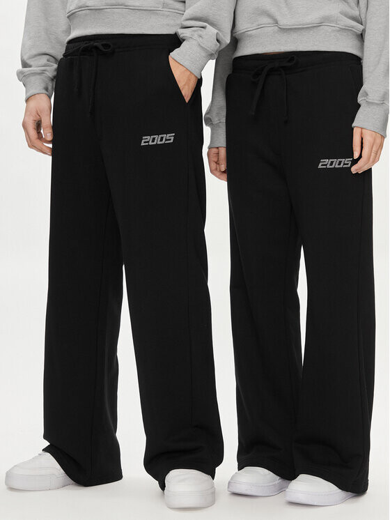 Спортивные брюки свободного кроя 2005, черный
Спортивные брюки свободного кроя 2005, черный