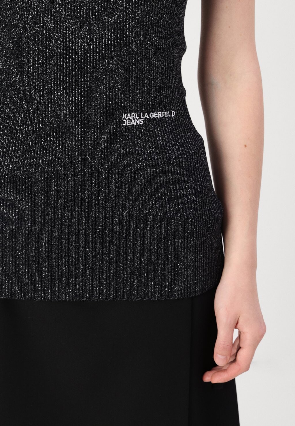 Топ GLITTER Karl Lagerfeld Jeans, черный
Топ GLITTER Karl Lagerfeld Jeans, черный
