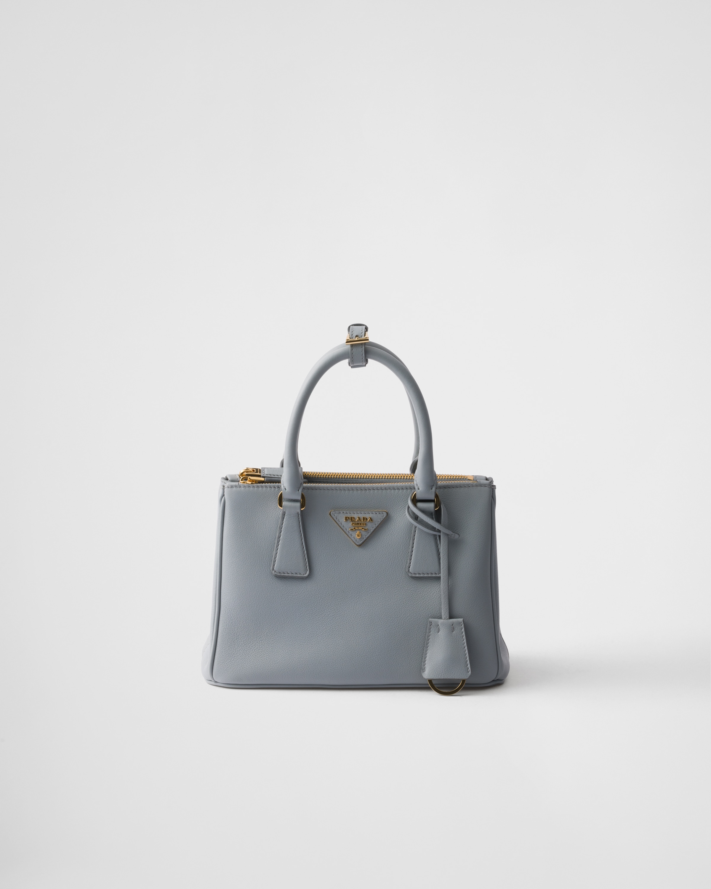 Маленькая кожаная сумка Prada Galleria Prada, опаловый
Маленькая кожаная сумка Prada Galleria Prada, опаловый