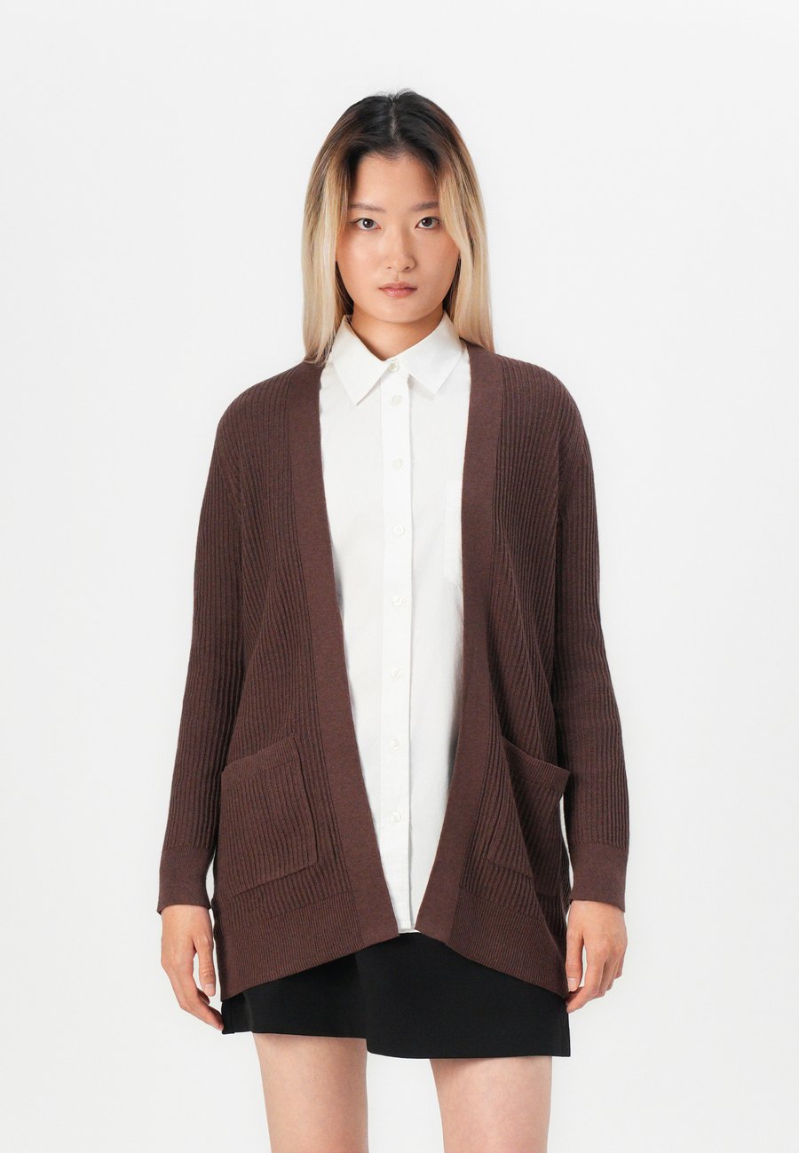 Кардиган GAP BELLA OPEN THIRD, Dark Brown
Кардиган GAP BELLA OPEN THIRD, Dark Brown