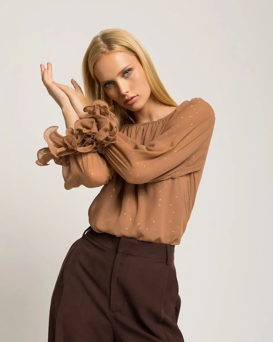 Женская блузка с длинными рукавами и оборками на манжетах Niza, бежевый
Женская блузка с длинными рукавами и оборками на манжетах Niza, бежевый