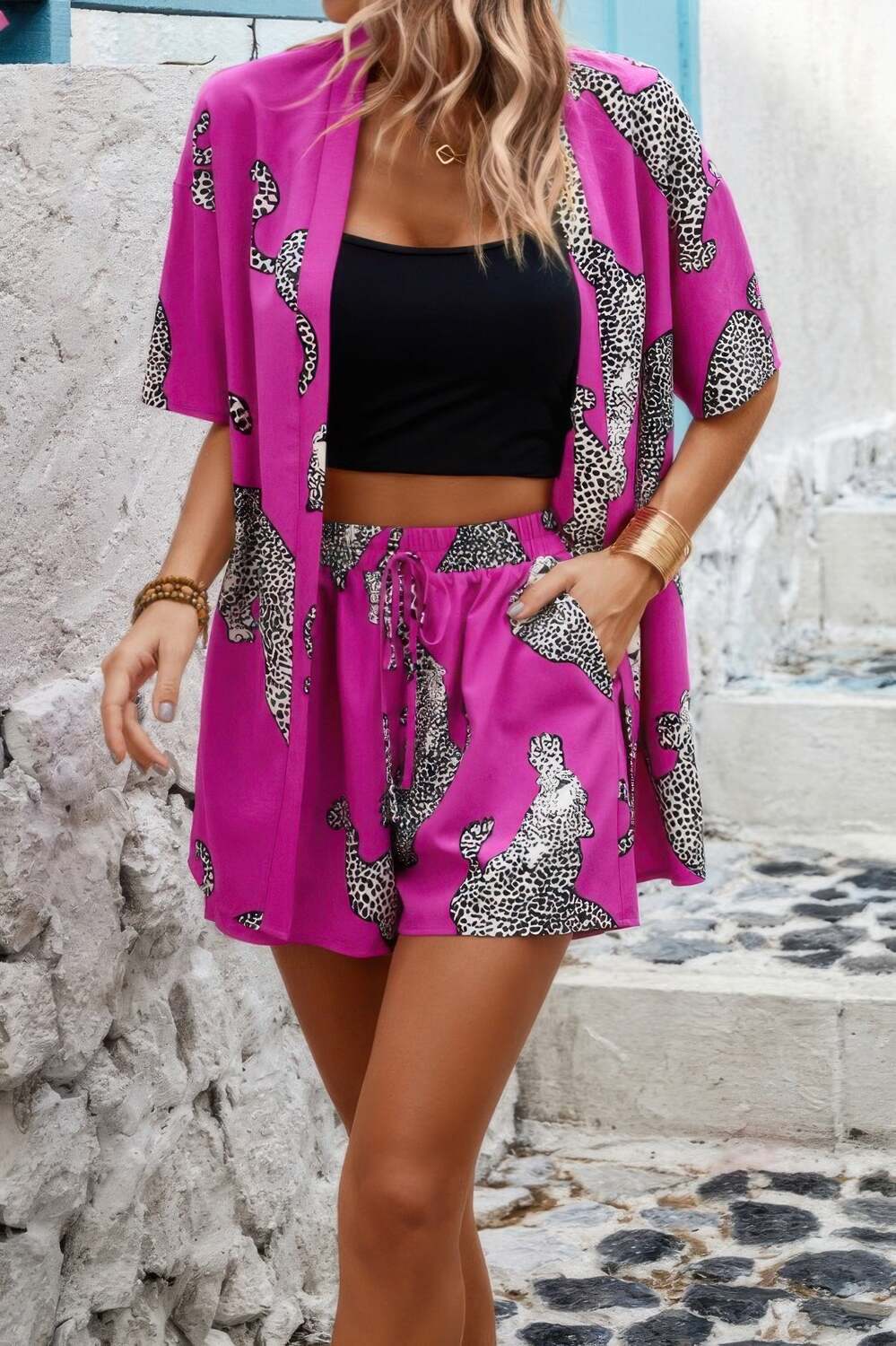 Двухкомплектный сет с леопардовым принтом, карманами и спущенными плечами TRUEDAMES
Двухкомплектный сет с леопардовым принтом, карманами и спущенными плечами TRUEDAMES