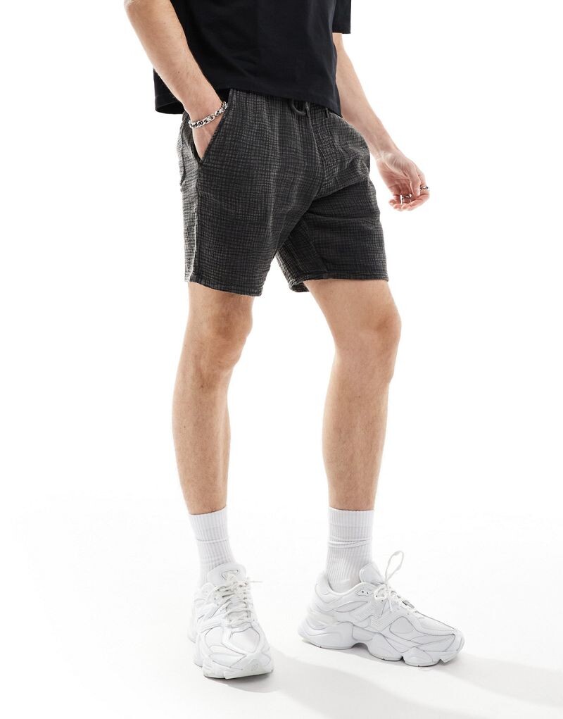 ONLY - Серые фактурные шорты
ONLY - Серые фактурные шорты