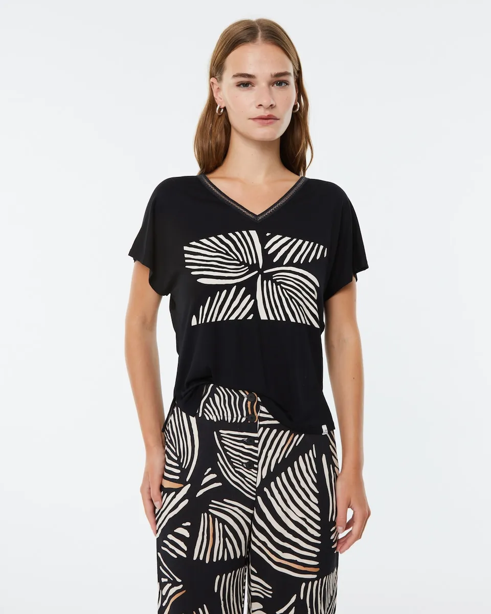 Женская футболка с короткими рукавами и рисунком спереди Paz Torras, черный
Женская футболка с короткими рукавами и рисунком спереди Paz Torras, черный