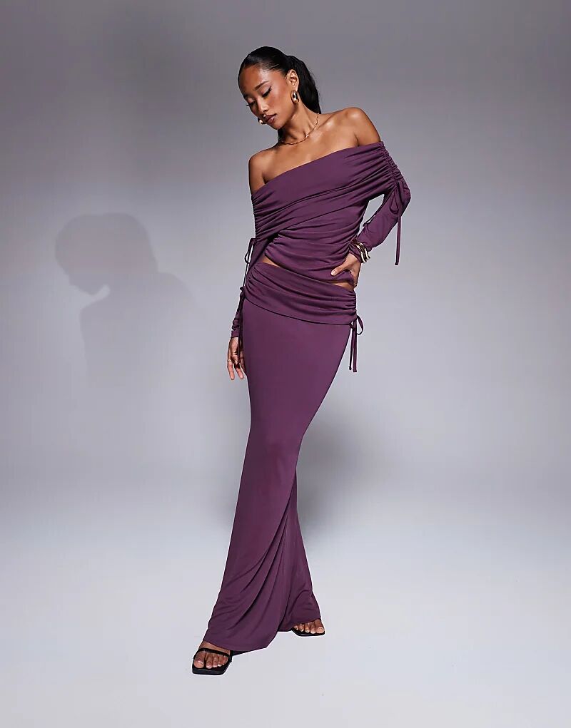 Юбка макси с мягкими ручками, отворотами на талии, фасоном «рыбий хвост» и сборками по бокам в бордовом цвете ASOS DESIGN
Юбка макси с мягкими ручками, отворотами на талии, фасоном «рыбий хвост» и сборками по бокам в бордовом цвете ASOS DESIGN