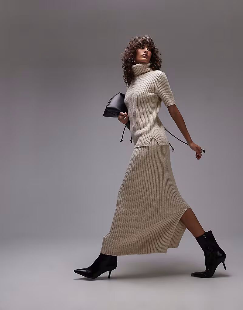 Юбка макси ARKET премиум-класса из смеси шерсти и хлопка в рубчик, светло-бежевого цвета
Юбка макси ARKET премиум-класса из смеси шерсти и хлопка в рубчик, светло-бежевого цвета