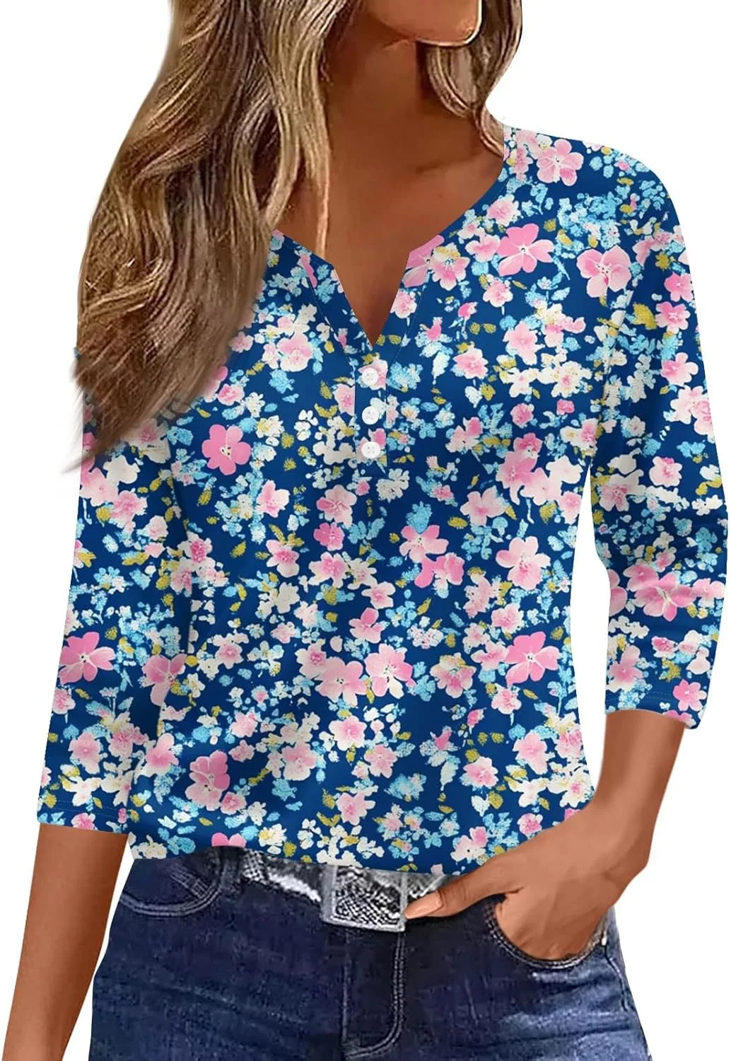 Женская блузка с 3/4 рукавом, V-образным вырезом и пуговицами
Женская блузка с 3/4 рукавом, V-образным вырезом и пуговицами