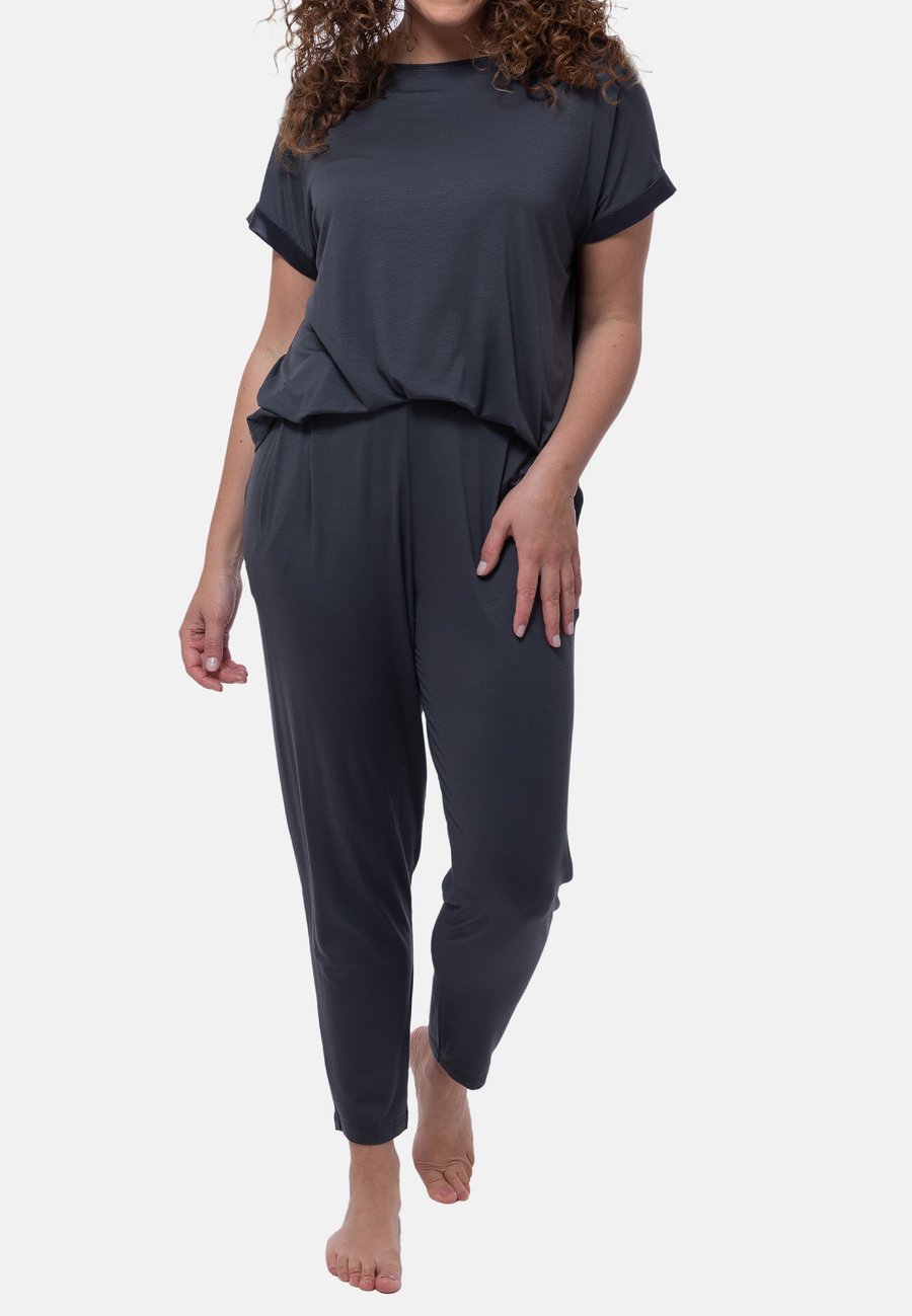 Пижамный комплект mey PURE CHIC SET, Thunder Grey/Grey
Пижамный комплект mey PURE CHIC SET, Thunder Grey/Grey
