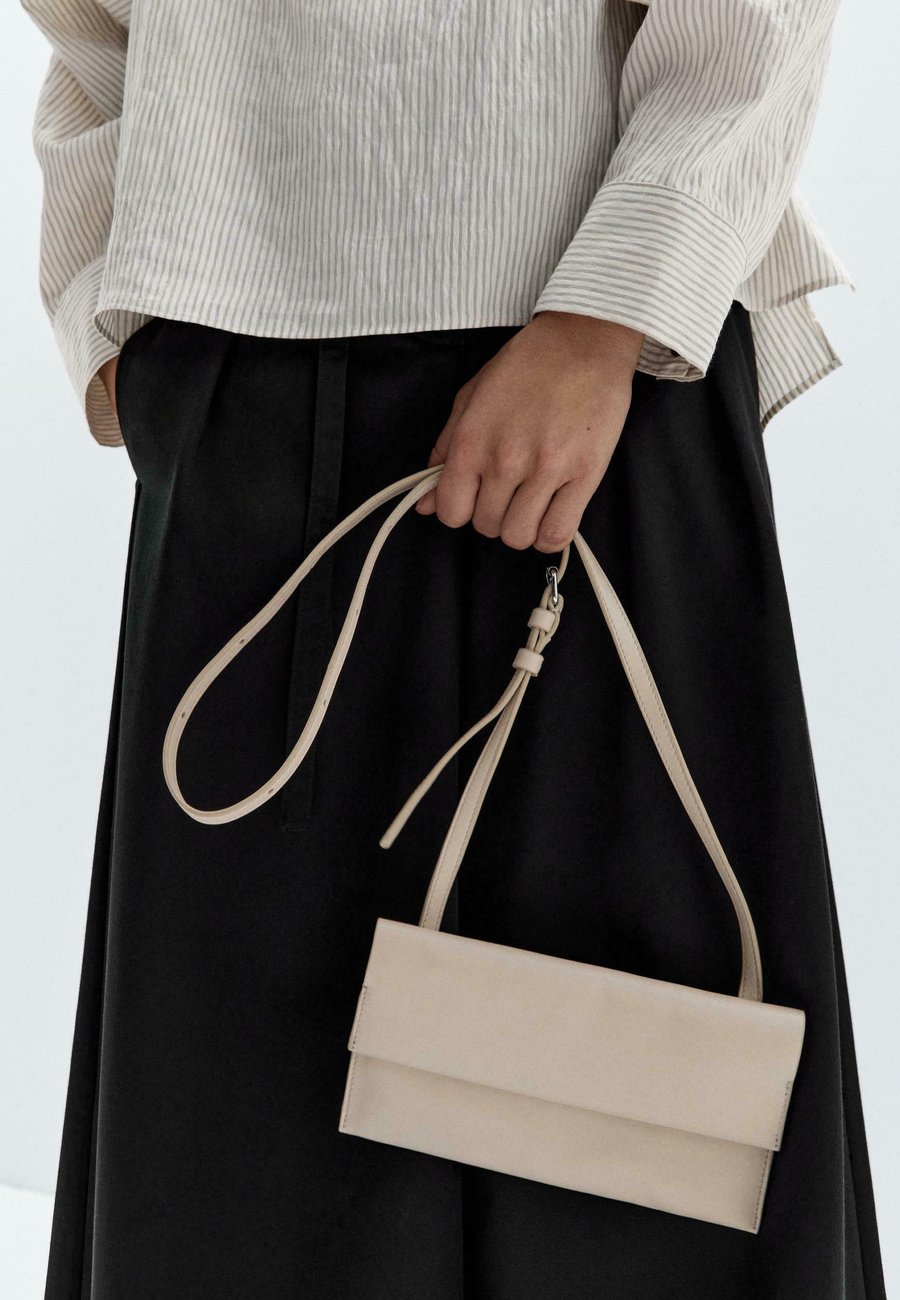 Сумка кросс-боди Massimo Dutti Cross body bag, Beige
Сумка кросс-боди Massimo Dutti Cross body bag, Beige