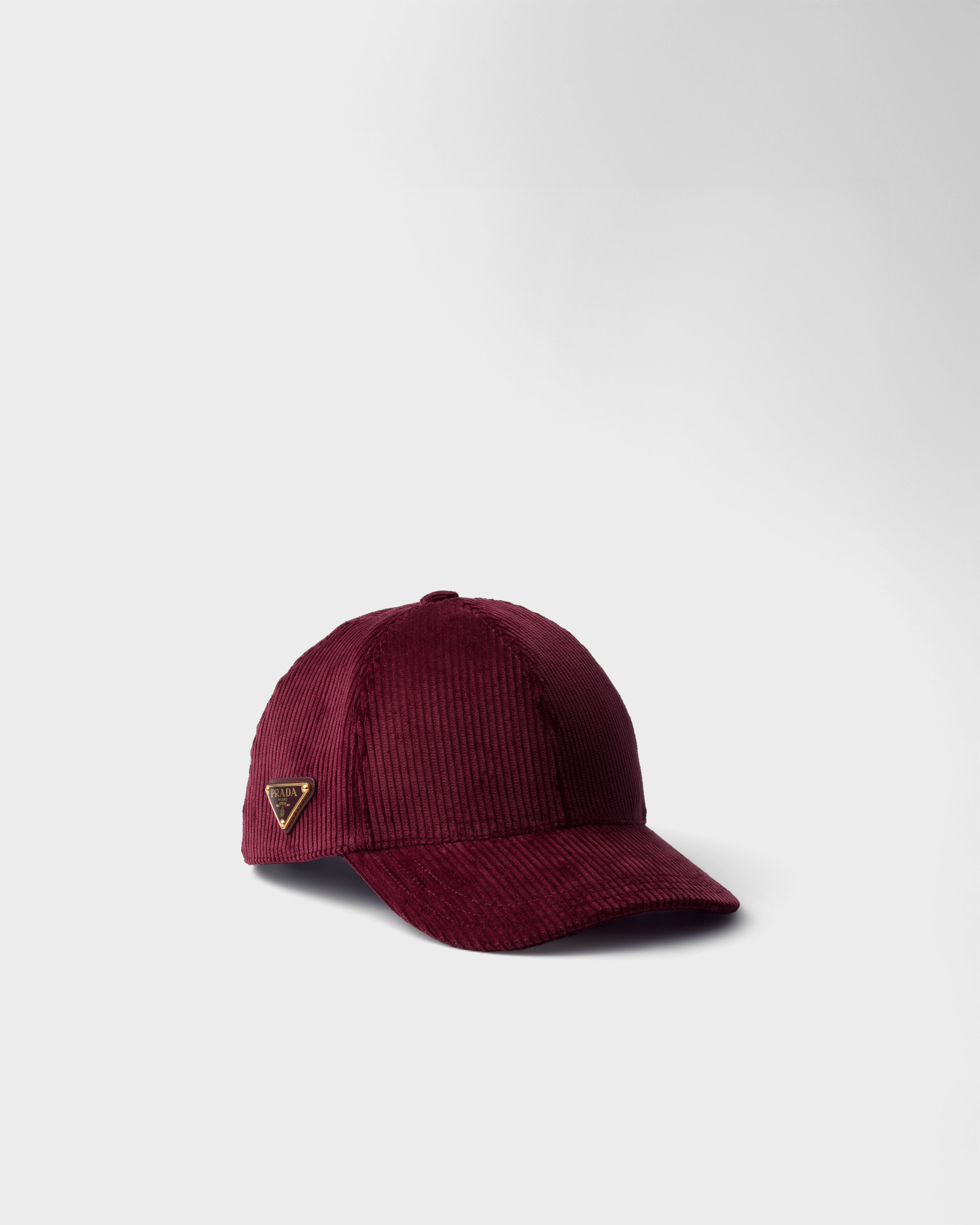Бейсболка из вельвета Prada, бордовые
Бейсболка из вельвета Prada, бордовые