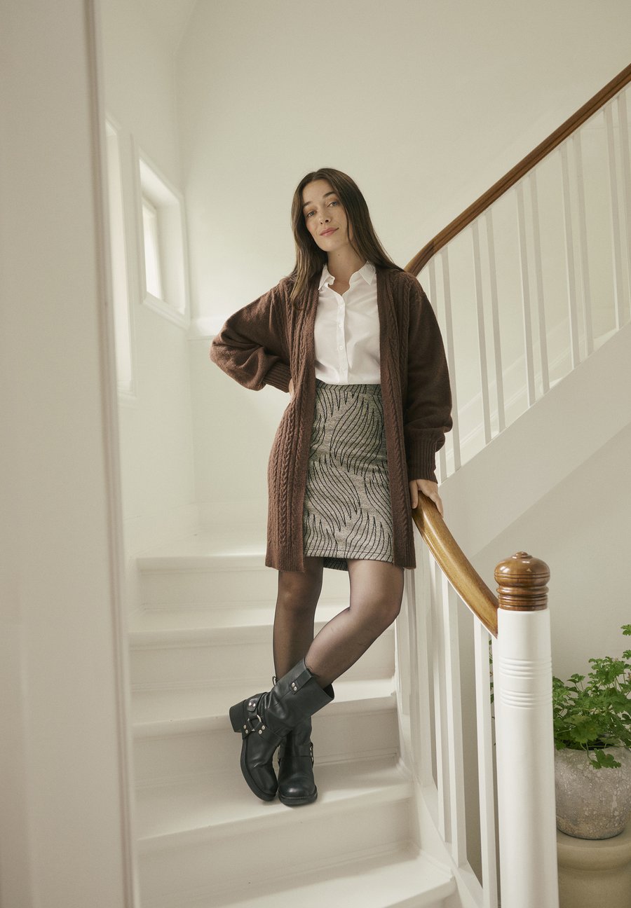 Юбка Bon'A Parte SMILLA JAQUARD, Feather Gray Mel Big Leafs/Beige
Юбка Bon'A Parte SMILLA JAQUARD, Feather Gray Mel Big Leafs/Beige