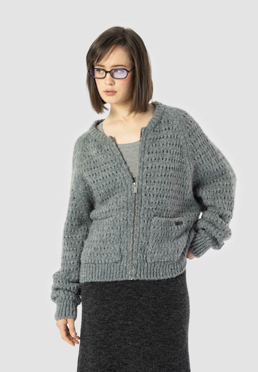 Кардиган Elias Rumelis EVIE, Grey Melange/Mottled Grey
Кардиган Elias Rumelis EVIE, Grey Melange/Mottled Grey