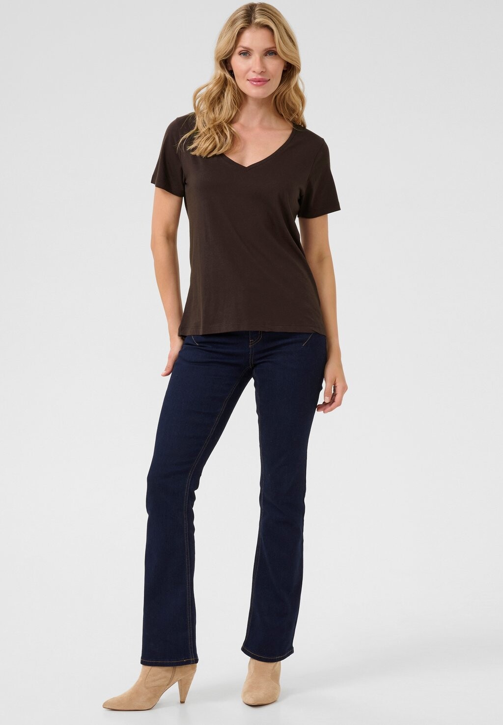 Базовая футболка NAIA DEEP Cream, коричневый
Базовая футболка NAIA DEEP Cream, коричневый