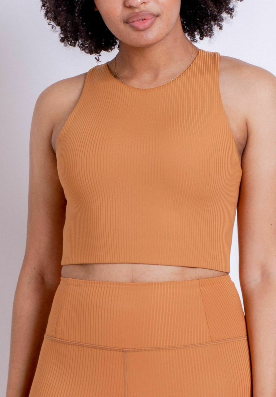 Бюстгальтер Girlfriend Collective Light support sports bra, Toffee/Brown
Бюстгальтер Girlfriend Collective Light support sports bra, Toffee/Brown