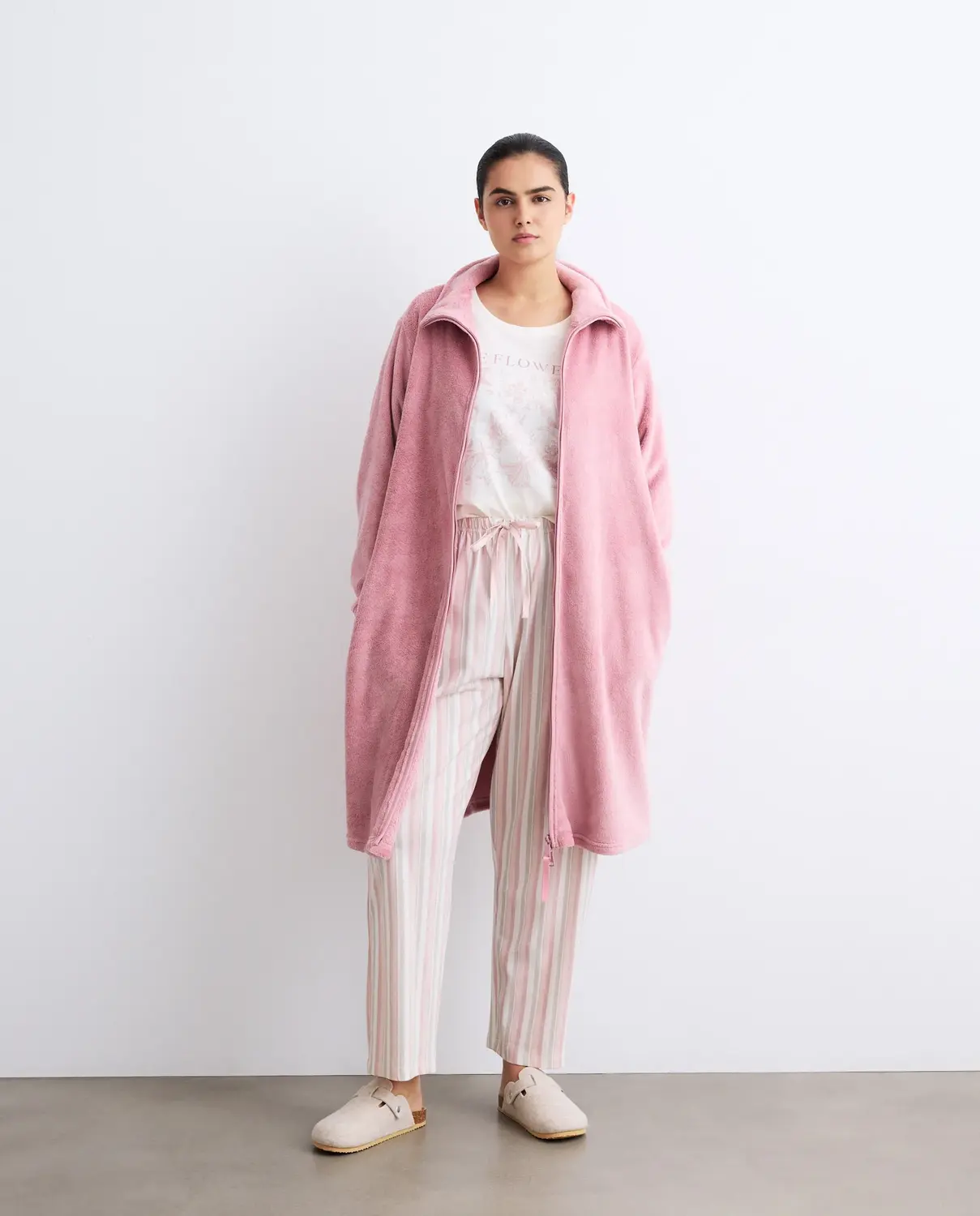 Женский халат на молнии Couchel, светло-розовый
Женский халат на молнии Couchel, светло-розовый