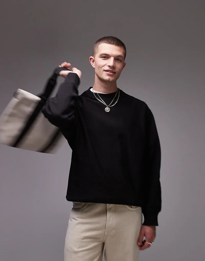 Свободная толстовка ARKET с боковыми вставками черного цвета
Свободная толстовка ARKET с боковыми вставками черного цвета