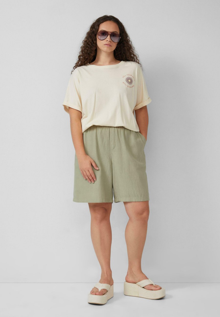 Шорты QS Shorts, Salbeigrün/Green
Шорты QS Shorts, Salbeigrün/Green