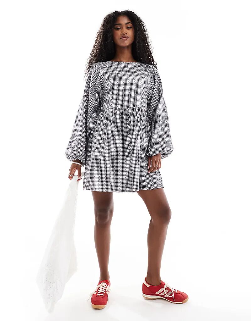 Платье-халат Daisy Street с длинными рукавами в черную цветочную клетку в клетку
Платье-халат Daisy Street с длинными рукавами в черную цветочную клетку в клетку