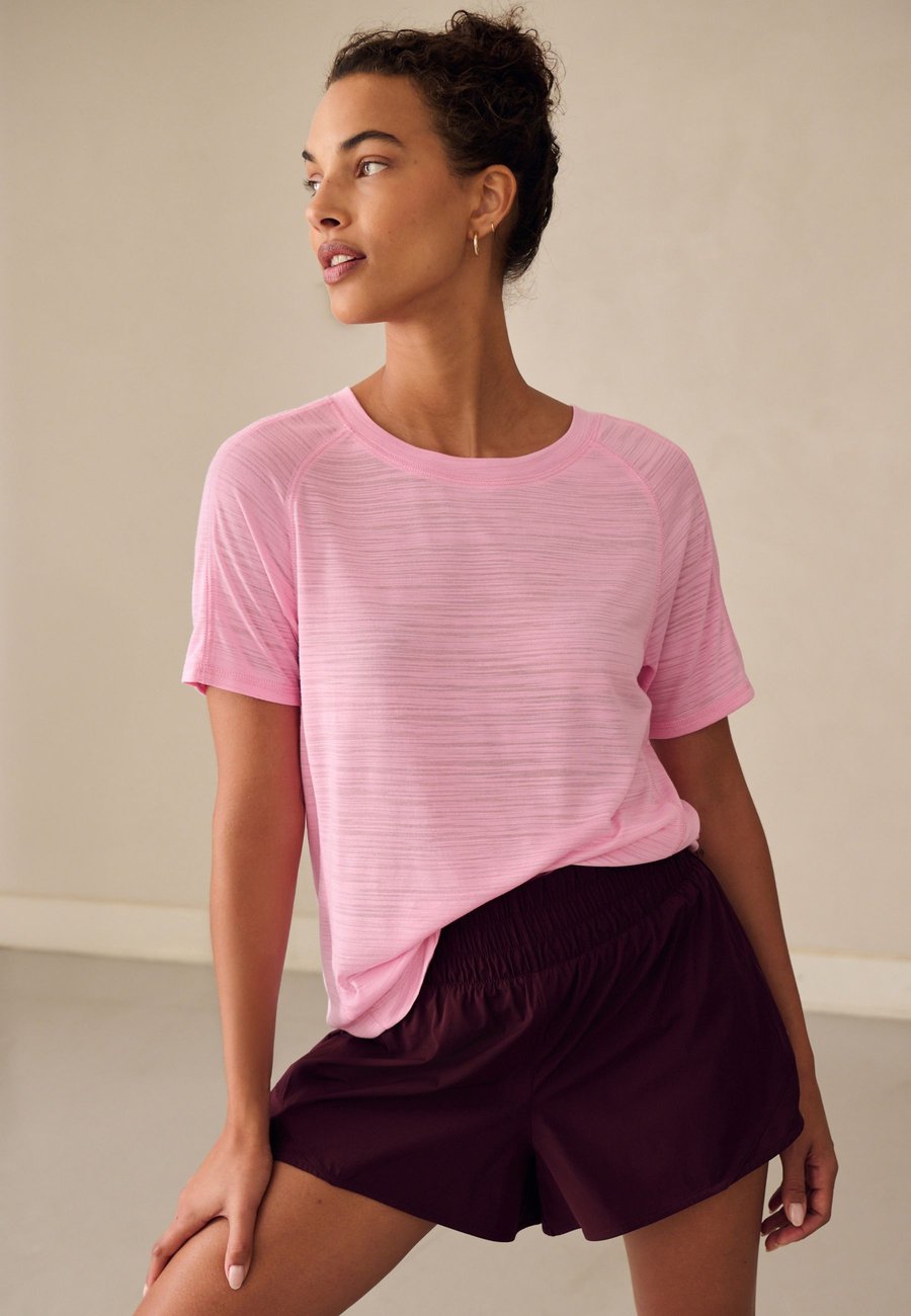 Футболка Next REGULAR FIT- ACTIVE CREW NECK LIGHTWEIGHT SHORT SLEEVE, Pink, Розовый, Футболка Next REGULAR FIT- ACTIVE CREW NECK LIGHTWEIGHT SHORT SLEEVE, Pink
Футболка Next REGULAR FIT- ACTIVE CREW NECK LIGHTWEIGHT SHORT SLEEVE, Pink, Розовый, Футболка Next REGULAR FIT- ACTIVE CREW NECK LIGHTWEIGHT SHORT SLEEVE, Pink