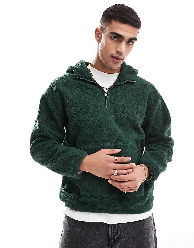 Levi's – зеленая толстовка из искусственной овчины
Levi's – зеленая толстовка из искусственной овчины