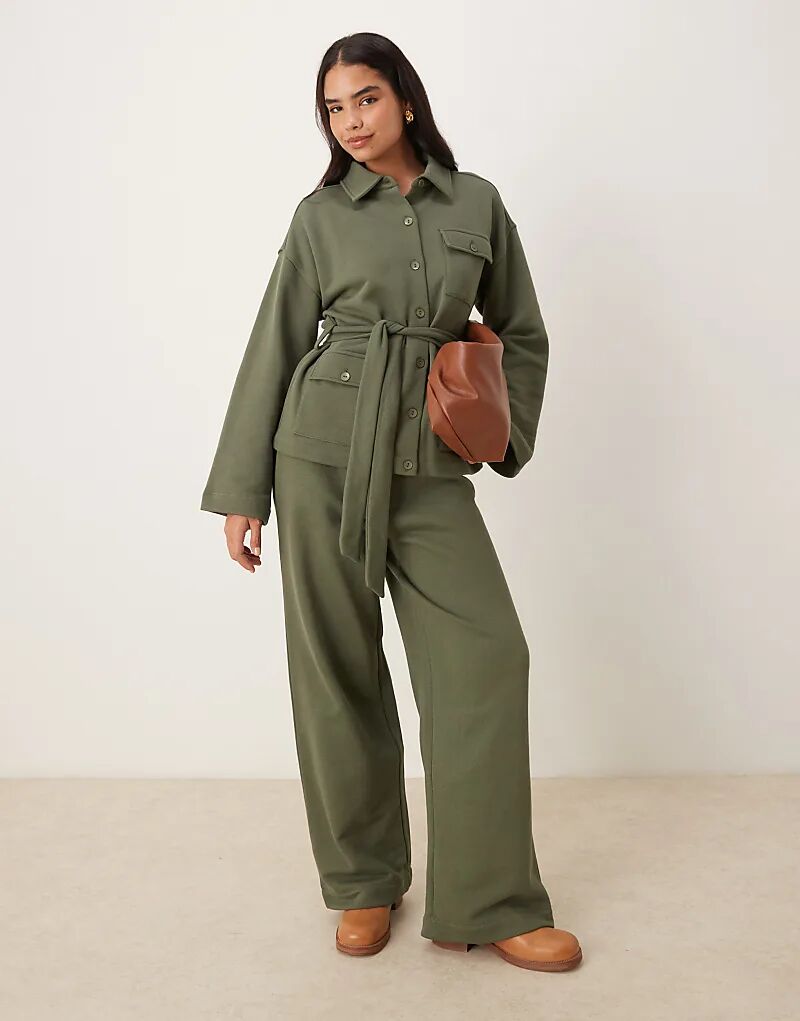 Спортивные брюки ASOS DESIGN классического кроя с пуговицами цвета хаки
Спортивные брюки ASOS DESIGN классического кроя с пуговицами цвета хаки