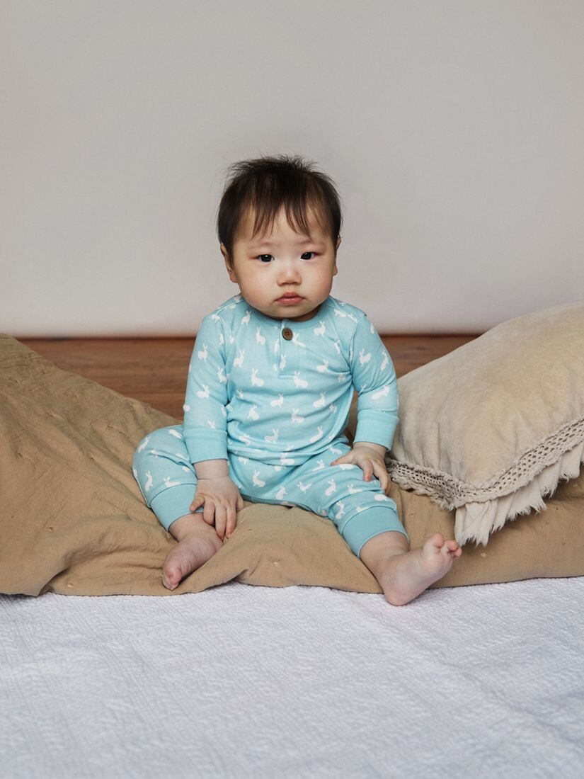 Комплект из трикотажного топа и брюк с длинными рукавами и принтом Baby Hare The Little Tailor, синий
Комплект из трикотажного топа и брюк с длинными рукавами и принтом Baby Hare The Little Tailor, синий