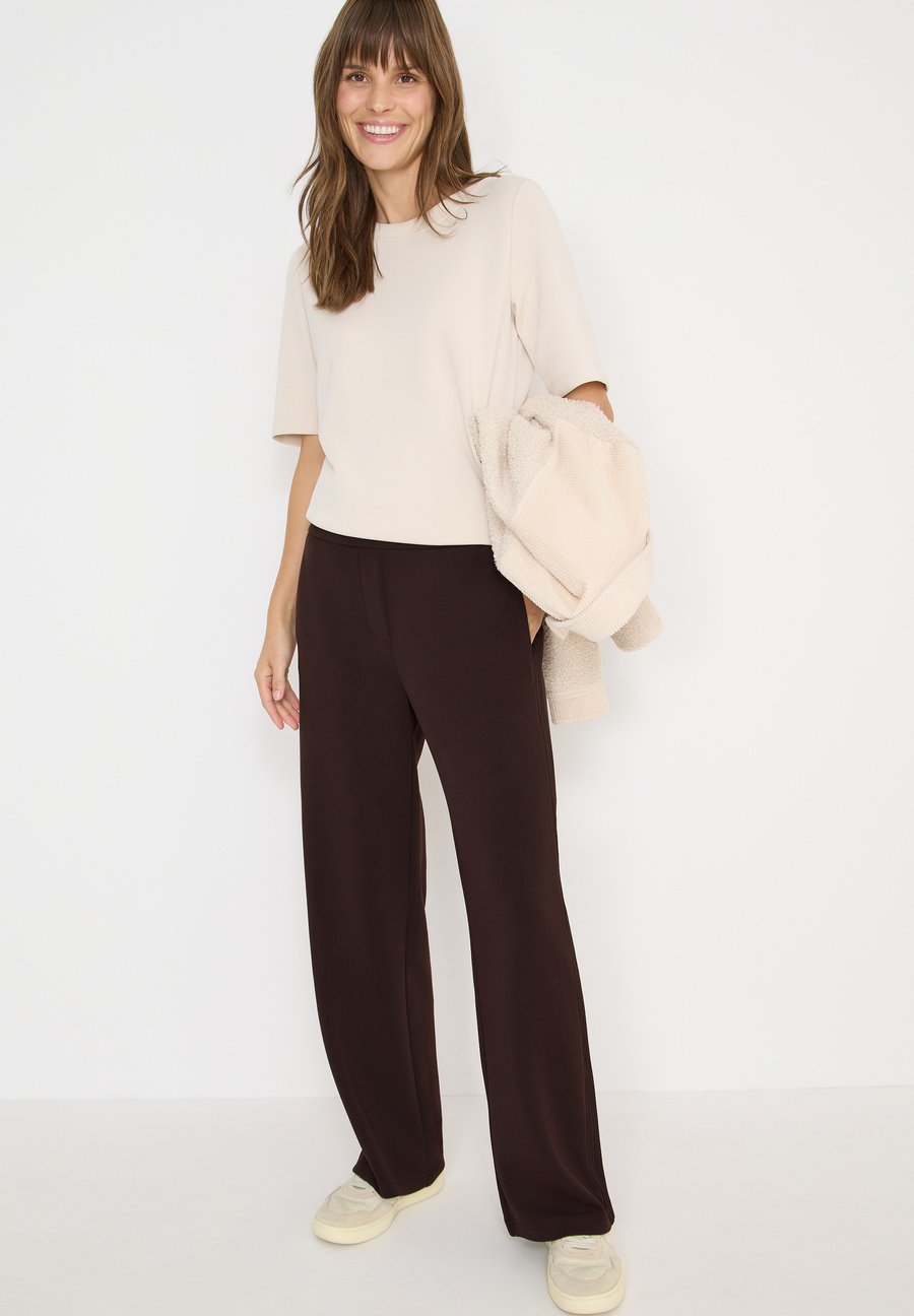 Брюки Cecil SOFTE MIT GALLOSTREIFEN, Braun/Brown
Брюки Cecil SOFTE MIT GALLOSTREIFEN, Braun/Brown