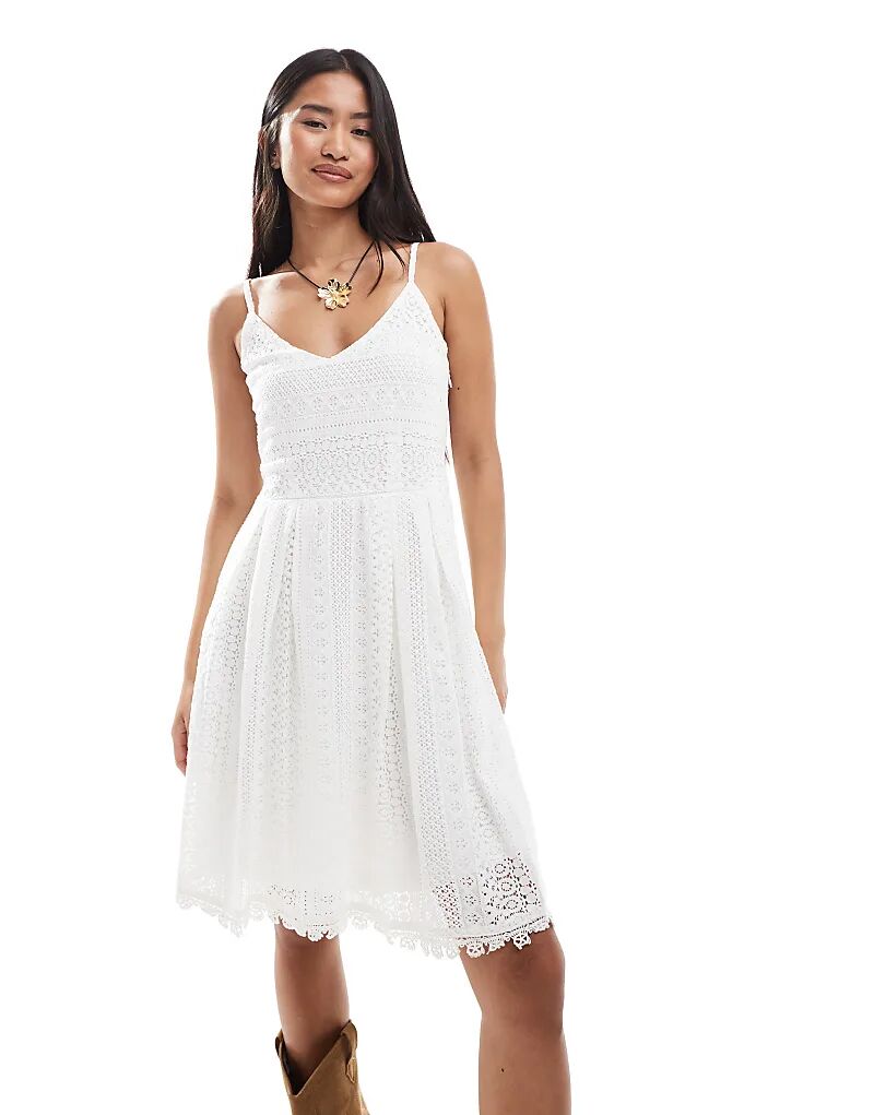 Мини-платье ONLY с кружевными деталями белого цвета
Мини-платье ONLY с кружевными деталями белого цвета