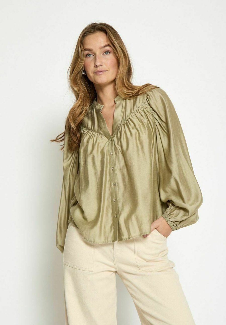Блуза PEPPERCORN Button-down blouse, Gray Green/Green
Блуза PEPPERCORN Button-down blouse, Gray Green/Green