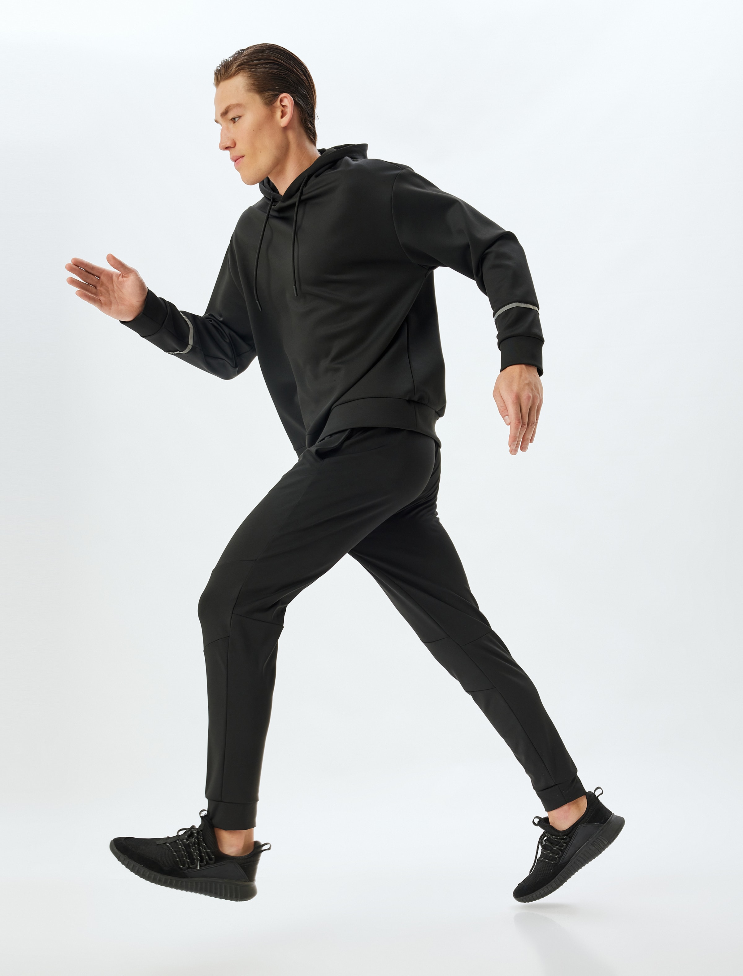 Koton Брюки Regular черного цвета
Koton Брюки Regular черного цвета