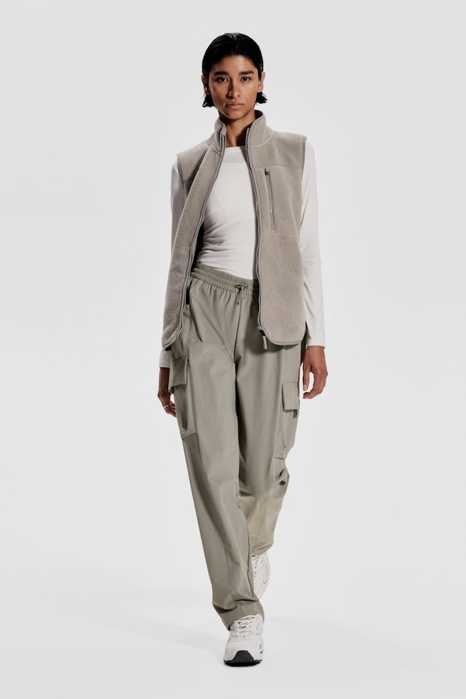 Водоотталкивающие походные брюки H&M, бежевый
Водоотталкивающие походные брюки H&M, бежевый