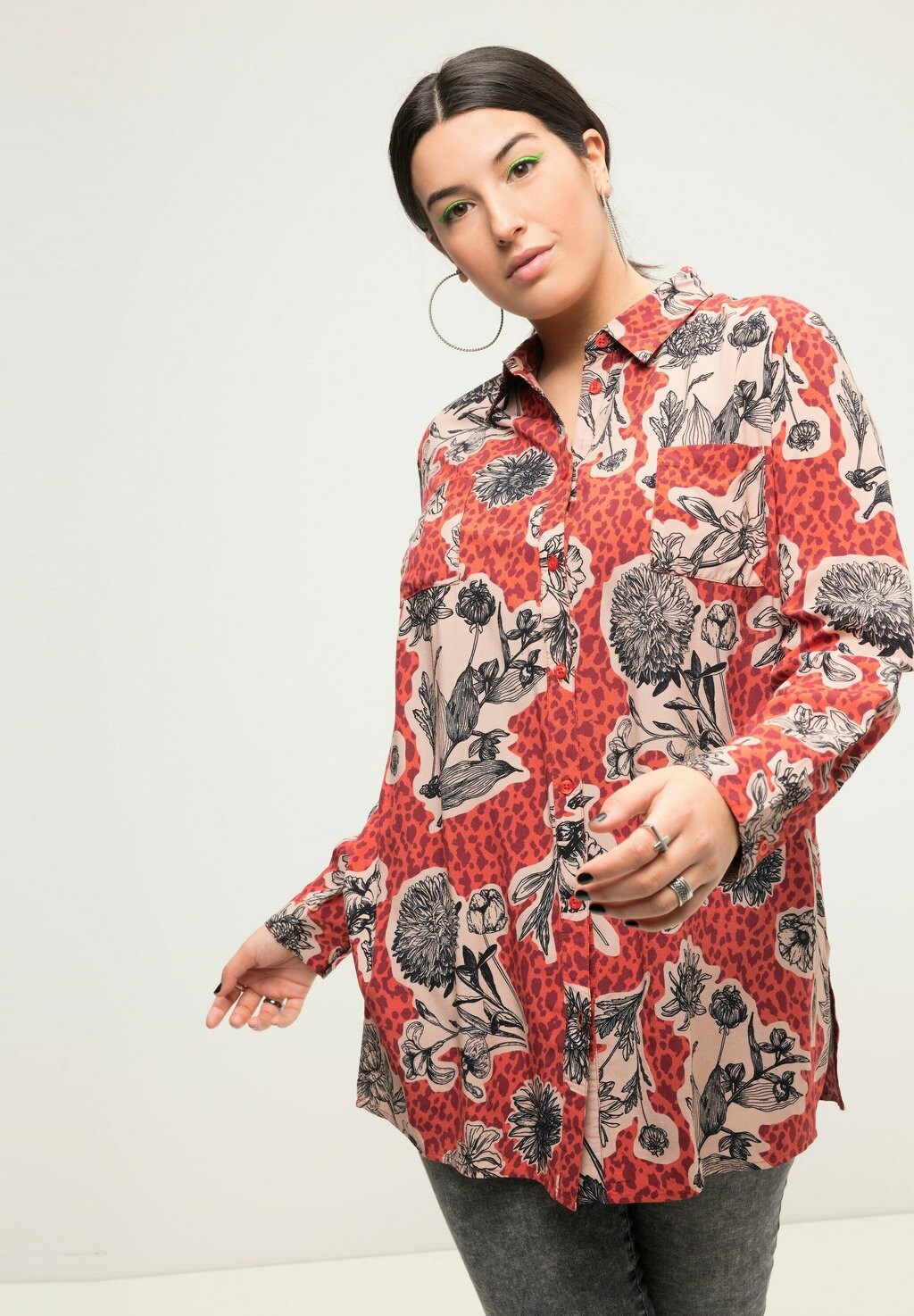 Рубашка-блузка BOXY SHAPE FLOWER-PRINT KRAGEN LANGARM Studio Untold, красный
Рубашка-блузка BOXY SHAPE FLOWER-PRINT KRAGEN LANGARM Studio Untold, красный